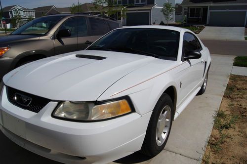 2000 ford mustang base coupe 2-door 3.8l