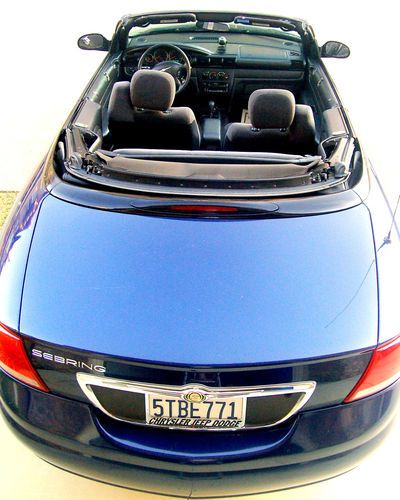 2006 chrysler sebring convertible 2-door 2.4l - mint condition - low miles