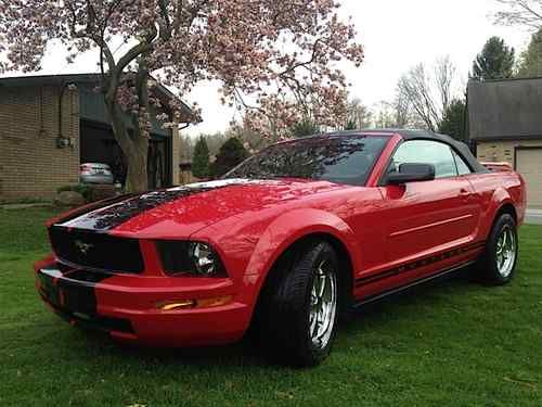 2006 ford mustang convertible looks like a  hot rod or street rod or show car