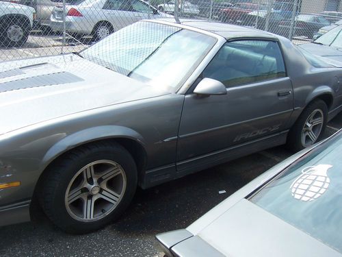 1988 chevrolet iroc z-28 and 1989 r/s camaro