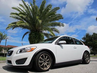 2011 volvo c30 t5 turbo hatchback 6-speed low miles warranty manual very clean