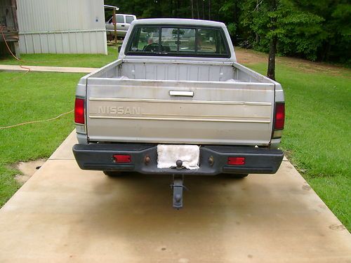 YOU ARE BIDDING ON A 1986 NISSAN 4WD PICKUP, image 4