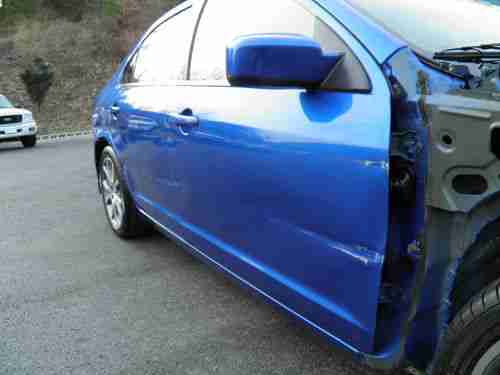 Wrecked Damaged Salvage Repairable Project SE Low Mileage 4-Dr. Blue sport sedan, image 3
