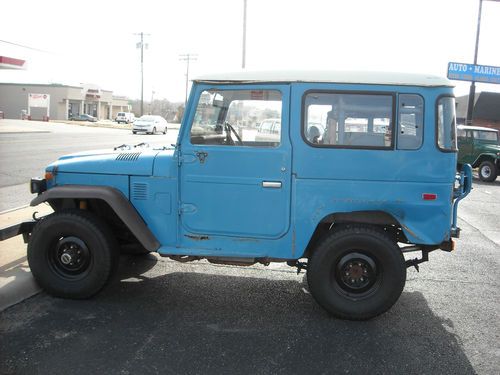 1979 toyota fj40 landcruiser  odometer76,500-runs strong-usual toyota rust spots