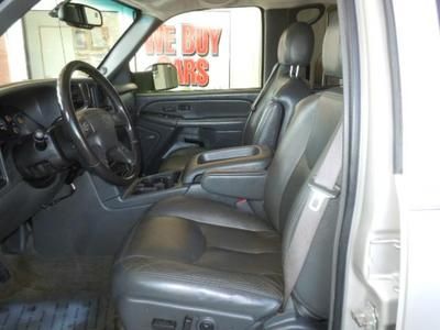 Crew Cab Dually Long Bed 6.6L DuraMax Diesel 4X4 Leather Rear DVD Bose 6disc, image 8