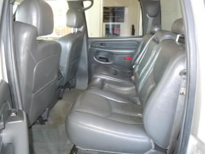 Crew Cab Dually Long Bed 6.6L DuraMax Diesel 4X4 Leather Rear DVD Bose 6disc, image 9