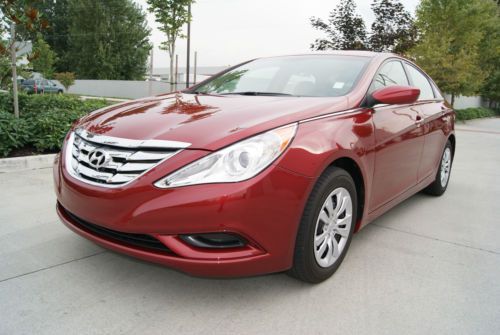 2013 hyundai sonata gls. very clean and under factory warranty.