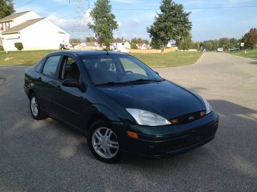 2001 ford focus se  4 door / gas saver / runs great