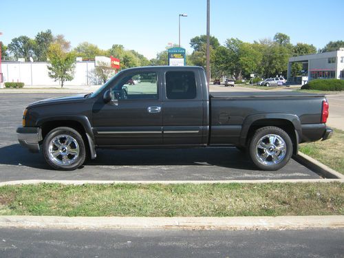 2005 Chevrolet Silverado 1500 LS Extended Cab Pickup 4-Door 5.3L, image 2