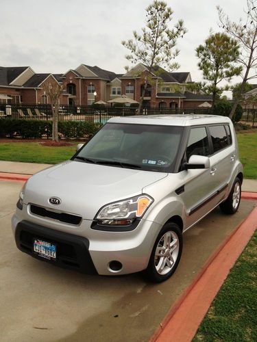 2011 kia soul ** 1-owner ** low miles ** automatic ** no reserve price **