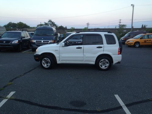 Susuki grand vitara 2002 limited four wheel drive 5 speed manuel  very clean