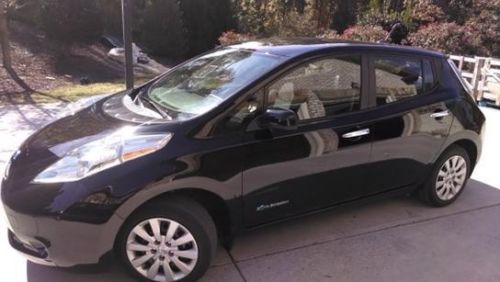 Nissan leaf 2013 like new - beautiful - low mileage!  under warranty 2013! black