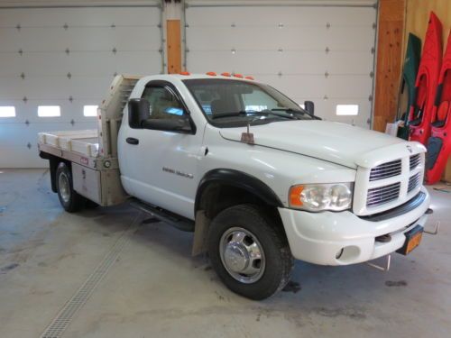 2003 dodge ram 3500 w/aluminum flatbed.