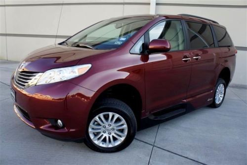 Like new 2013 toyota sienna xle vmi northstar handicap only 389miles nav cam!!!!