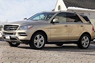 Pearl beige auto awd premium i pkg only 11,318 miles 19&#034; wheels like new perfect