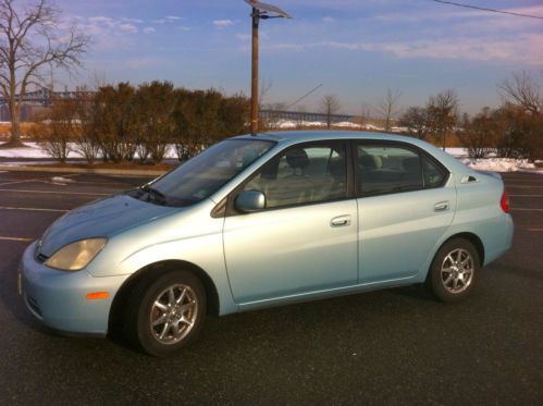 2003 toyota prius hybrid. a gas saver! great condition.