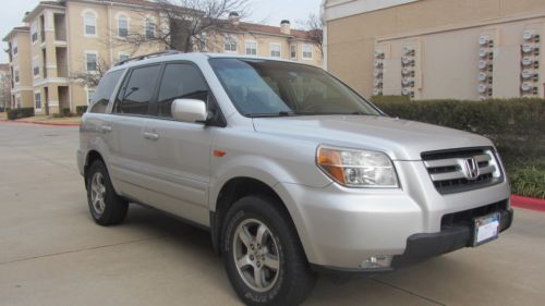 Honda pilot 2007 ex - excellent condition- clean carfax-new battery,tires,hitch