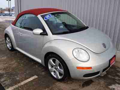VW NEW BEETLE BLUSH CONVERTIBLE SILVER W/ RED TOP 2.5L 5CYL AUTO RED/BLACK INT, image 2