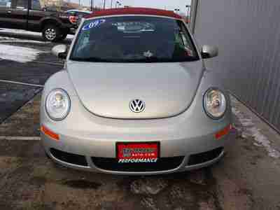 VW NEW BEETLE BLUSH CONVERTIBLE SILVER W/ RED TOP 2.5L 5CYL AUTO RED/BLACK INT, image 3
