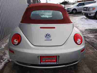 VW NEW BEETLE BLUSH CONVERTIBLE SILVER W/ RED TOP 2.5L 5CYL AUTO RED/BLACK INT, image 4