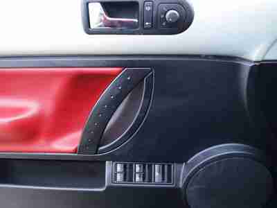 VW NEW BEETLE BLUSH CONVERTIBLE SILVER W/ RED TOP 2.5L 5CYL AUTO RED/BLACK INT, image 7