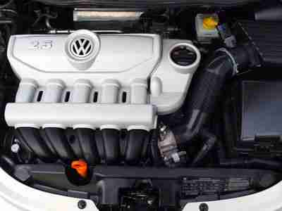 VW NEW BEETLE BLUSH CONVERTIBLE SILVER W/ RED TOP 2.5L 5CYL AUTO RED/BLACK INT, image 16