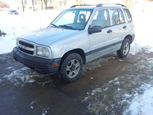 2002 chevrolet tracker base sport utility 4-door 2.0l