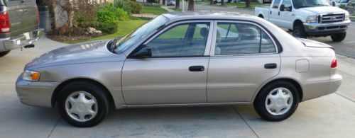 2000 toyota corolla ve great commuter car!  clear title!  high autocheck score!