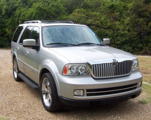 2005 lincoln navigator 4 wheel drive flawless inside and out 22 inch wheels
