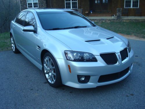 2009 pontiac g8 gxp sedan 4-door 6.2l manual 6 speed