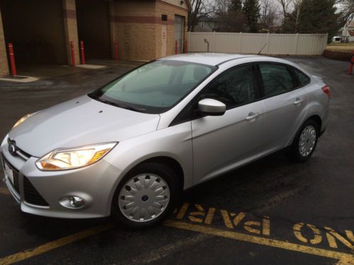 2012 ford focus se sedan 4-door 2.0l