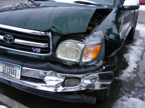 2000 toyota tundra base standard cab pickup 2-door 3.4l low reserve damaged body