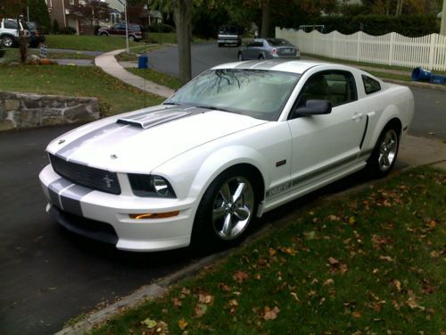 2007 mustang shelby gt/sc coupe white/tan 550 hp box stock