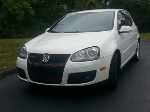 2007 volkswagen gti  2-door 2.0l turbo 6 speed manual very good condition