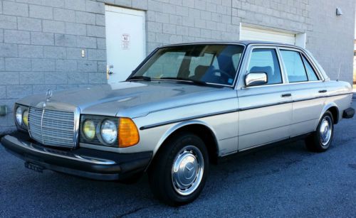 1982 mercedes benz 240d diesel, low miles, clean, rare 4 speed manual, collector