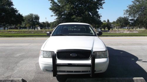 2005 ford crown victoria police interceptor sedan 4-door 4.6l