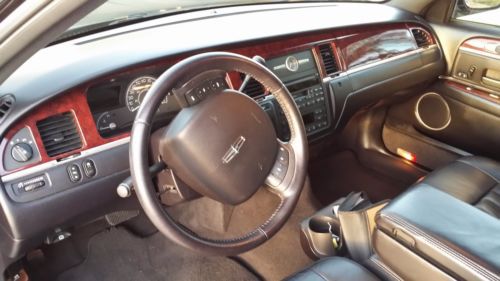 Lincoln Town Car Signature Series, image 2