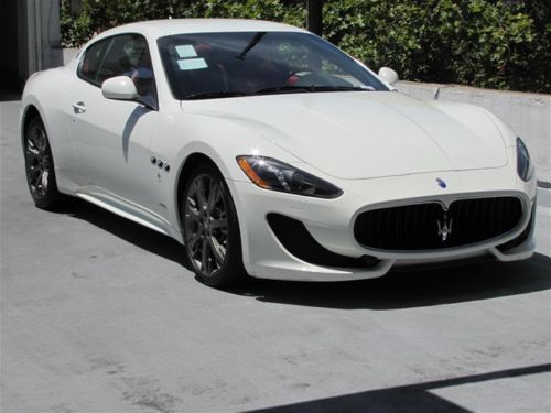 Granturismo sport in white with red interor