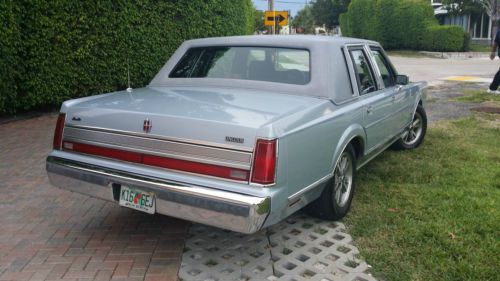 1989 Lincoln Town Car Base Sedan 4-Door 5.0L, image 2