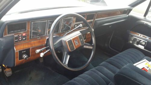 1989 Lincoln Town Car Base Sedan 4-Door 5.0L, image 8