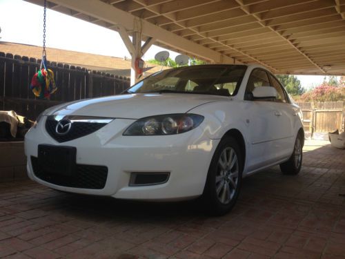 White 2008 mazda 3 in great condition