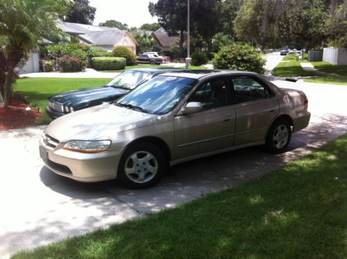 Honda accord 2000 dx 4 door sedan 4 cylinder a/c power door window