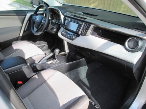 2014 toyota rav4 xle fwd - 5,552 miles