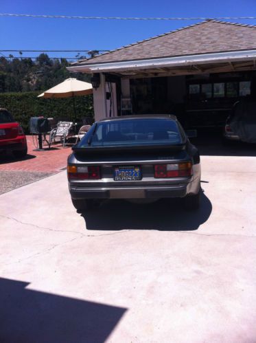 1983 Porsche 944, image 2