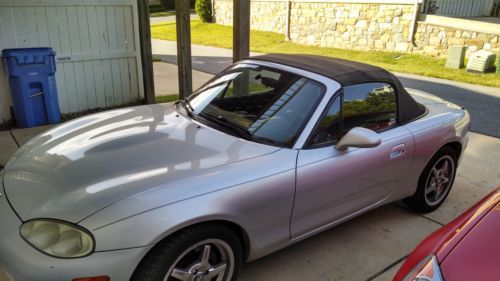 2005 mazda miata mx5 1.8  runs great no problems. no reserve