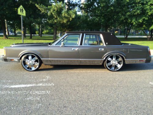 1989 Lincoln Town Car Cartier 5.0L ORIGINAL PAINT ONLY 78K MILES AIR RIDE LOOK, image 2