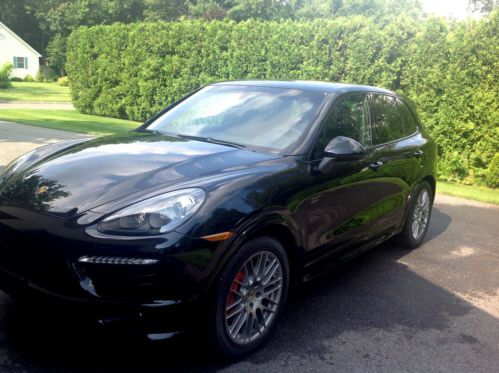 4.8 litre gts with panorama roof, navigation and much more! fast and like new!