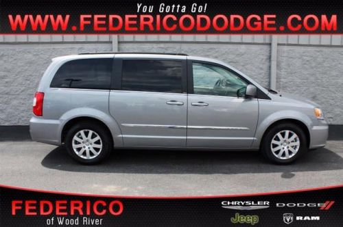 2013 chrysler town & country touring
