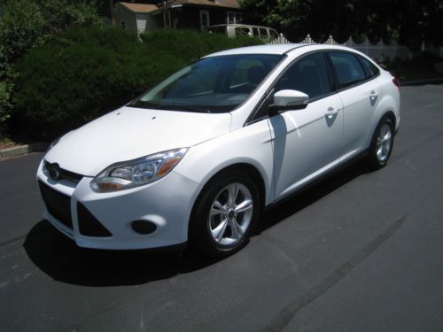 2013 ford focus se only 11k miles like new in and out best price dont miss out