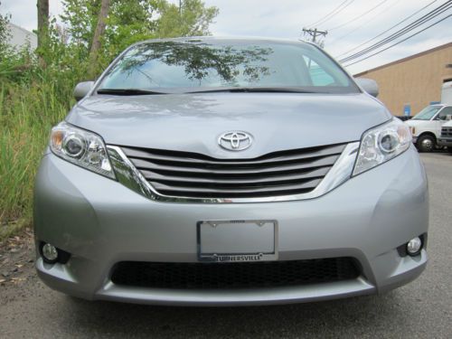 Toyota sienna awd xle 2011 minor water damage dvd navigation